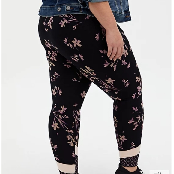 Torrid Black Mixed Floral Leggings - Picture 4 of 5
